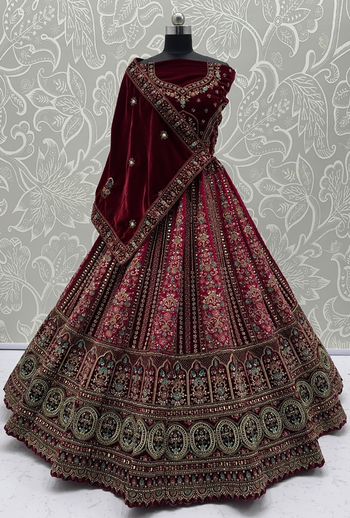Very-Well Detailed Hand Mirror Crafted with Various Embroidery and Doubke dupatta combine Bridal Lehenga Chol